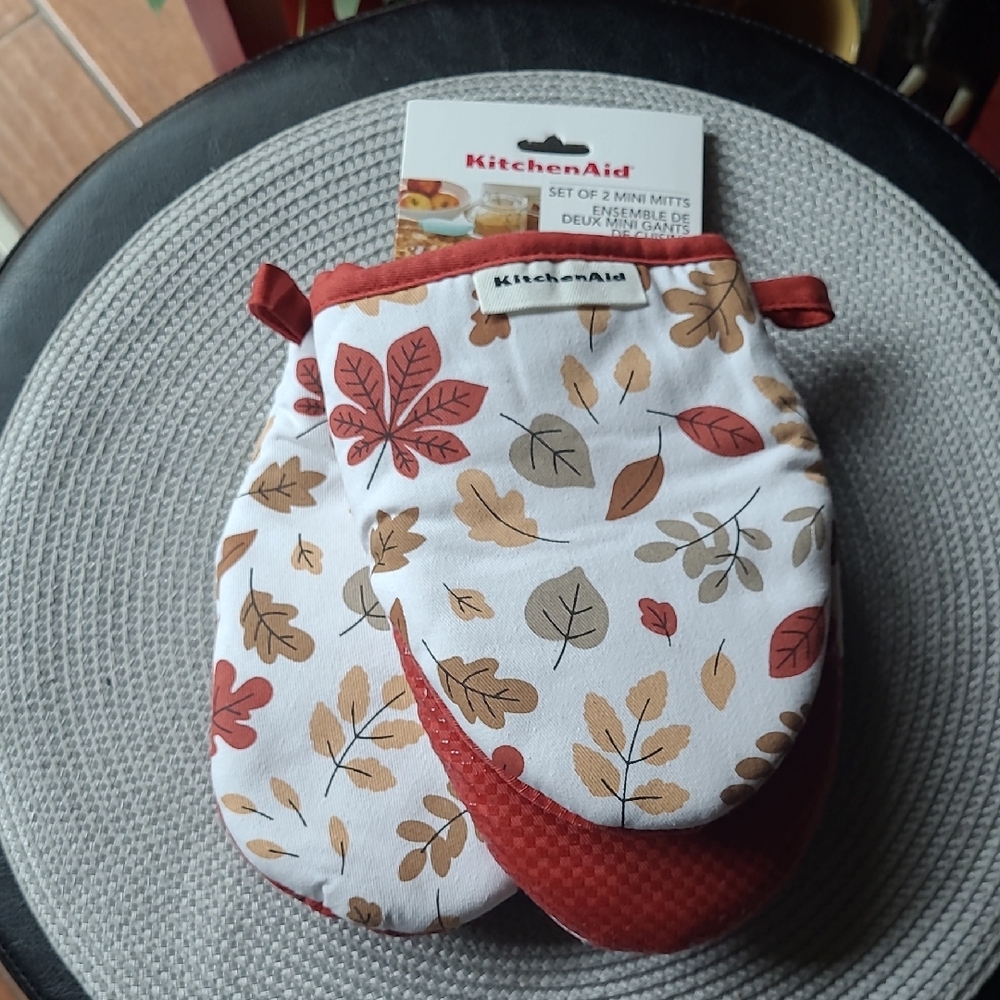 KitcgenAid Oven Mini Mitts